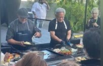 黄仁勋穿“大爷装”逛上海菜市场，亿万富豪为啥那么接地气？