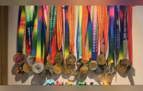 11岁男孩打碎电视屏，在小区创业2个月成功还债