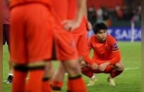 失落…赛后U23国足图集：李昊掩面，王钰栋、胡荷韬、彭啸坐在地上