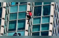 美国运动员成功徒手攀爬508米高台北101，耗时1个半小时