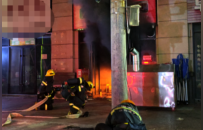 萍乡一烧烤店炼油引发火灾 厨房直接“被炼化”