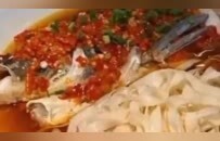 女子用剁椒鱼头试探网恋男友，仍被骗68万