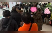 北京金店被挤爆，有人卖金还房贷