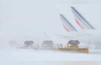 全球多地强降雪致数百人死亡，极端天气成新常态？