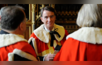 凤凰晚报|王牌特工，斗倒了“权臣”