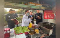 小吃摊贩现场快检！上饶开展“查打一体 守味新春”食品安全“春风1号”行动