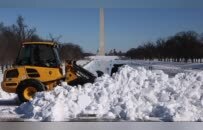 全球多地强降雪致数百人死亡，极端天气成新常态？