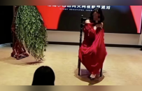 “娇妻”流水线上，躺满绝望主妇