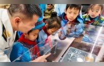 捐钱造航母的“小朋友”，登上广西舰