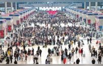 春运的时代记忆 从“唉，老挤”到“爱你老己”  有一种“中转站”叫郑州