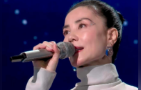 2026春晚名场面！王菲银河妆梦回1995，撒贝宁眉毛笑翻全网