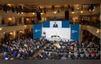 泽连斯基再次被要求让步，欧洲长舒一口气，至少美国无意终结北约