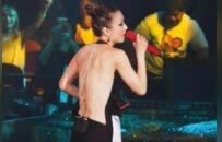 《夜王》出场方式，郑秀文的排骨胸扑面而来……