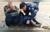 老人误入江滩深处被困整夜：是以前和妻子每天走的路