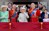 护犊的妈、强硬的哥、零容忍的侄…安德鲁王子丑闻撕裂英王室