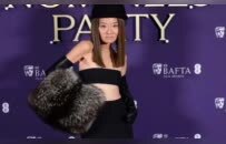 77岁婚纱女王VERA WANG穿抹胸亮相！胸怀潮流少女心到100岁！