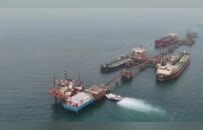 从数字海啸到封锁石油命脉，伊朗新领袖的反杀牌