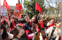 幼年被荷兰夫妇收养，28年后从荷兰回南昌与家人相认