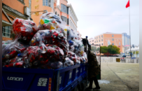 都昌县一群少先队员捡200多斤塑料瓶 只为这件事……