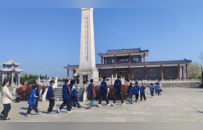 聊城东昌府区赴烈士陵园开展青少年缅怀祭扫主题活动