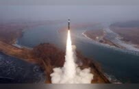 美以再次联手空袭伊朗，伊王牌打出，关键时刻特朗普又变卦了