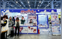 次元破圈，睛彩登场｜moody首秀CP32漫展，以定轴高光cos彩瞳开拓次元新美学