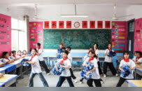 上饶余干：载歌载舞 欢庆“六一”（图）
