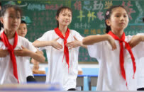 上饶余干：载歌载舞 欢庆“六一”（图）