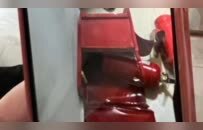 保安违规开门，被困电梯女子逃生时坠亡，女儿回忆细节