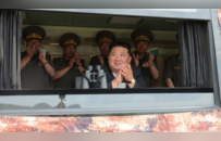 金正恩观摩朝鲜导弹现代化武器试验