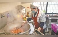 湖口县：九载饭香护苗长（图）