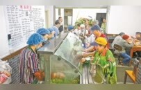 南昌东湖区有家“爱满仓” 为高龄孤寡老人、残障人士、环卫工人等免费提供午餐
