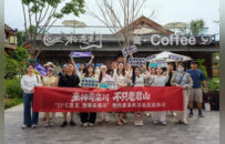 达人齐聚栾川，沉浸式体验21℃清凉山居