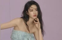 别再硬凹多巴胺了，“低温感”才更时髦