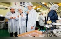 做记者，进“大厂”，当总理，她一路开挂