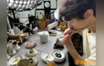 江西00后小伙用双臂绘制陶瓷“绝色”，还创办瓷画社，为残障青年“撑起”追梦路