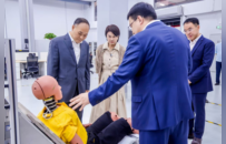 董明珠到访吉利全球全域安全中心，吉利与格力签署战略合作框架协议