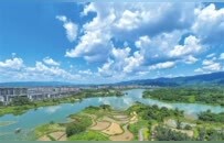 蓝天白云皆入画 梁平夏日风光好