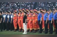 “东北超”赛前致敬一线防汛英雄