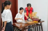 抚州：学糖画（图）