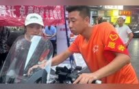 男子免费为彭水救援摩托车修车，“骑摩托车不差我一个，我就是给这群人做后方保障”