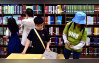 万载县：书香伴夏好时光（图）