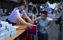 夜市摆摊、夜间办证，赣州公安“夜警务”上线