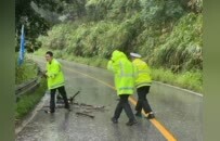 台风“红霞”来袭！最大限度防范安全事故发生 赣州警方战一线……