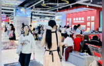 逛了30年的老牌批发市场 正成为年轻人的二次元“谷仓”