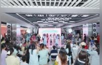 逛了30年的老牌批发市场 正成为年轻人的二次元“谷仓”