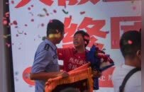 上饶男子2岁时走失 南昌民警用AI技术找回失散39年的他