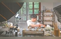 双臂夹笔绘新生！宜春有个23岁“中国大学生自强之星”