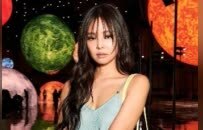 为什么时髦女孩都爱细吊带？
