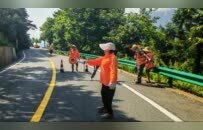 九江：公路人无惧“烤”验 守护畅安旅途（图）